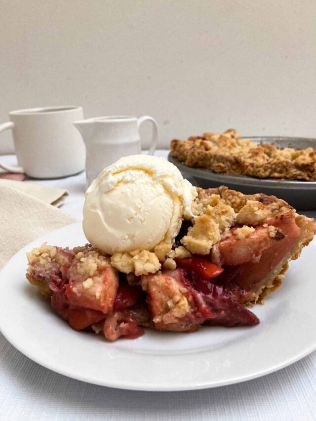 Strawberry Apple Pie With Shortbread Topping - Bake When It Rains